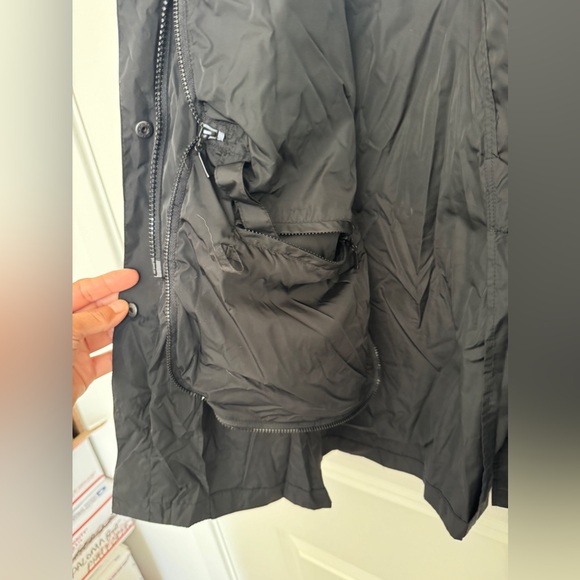Tahari Lightweight Packable Travel Rain Coat - Size M - Picture 6 of 11